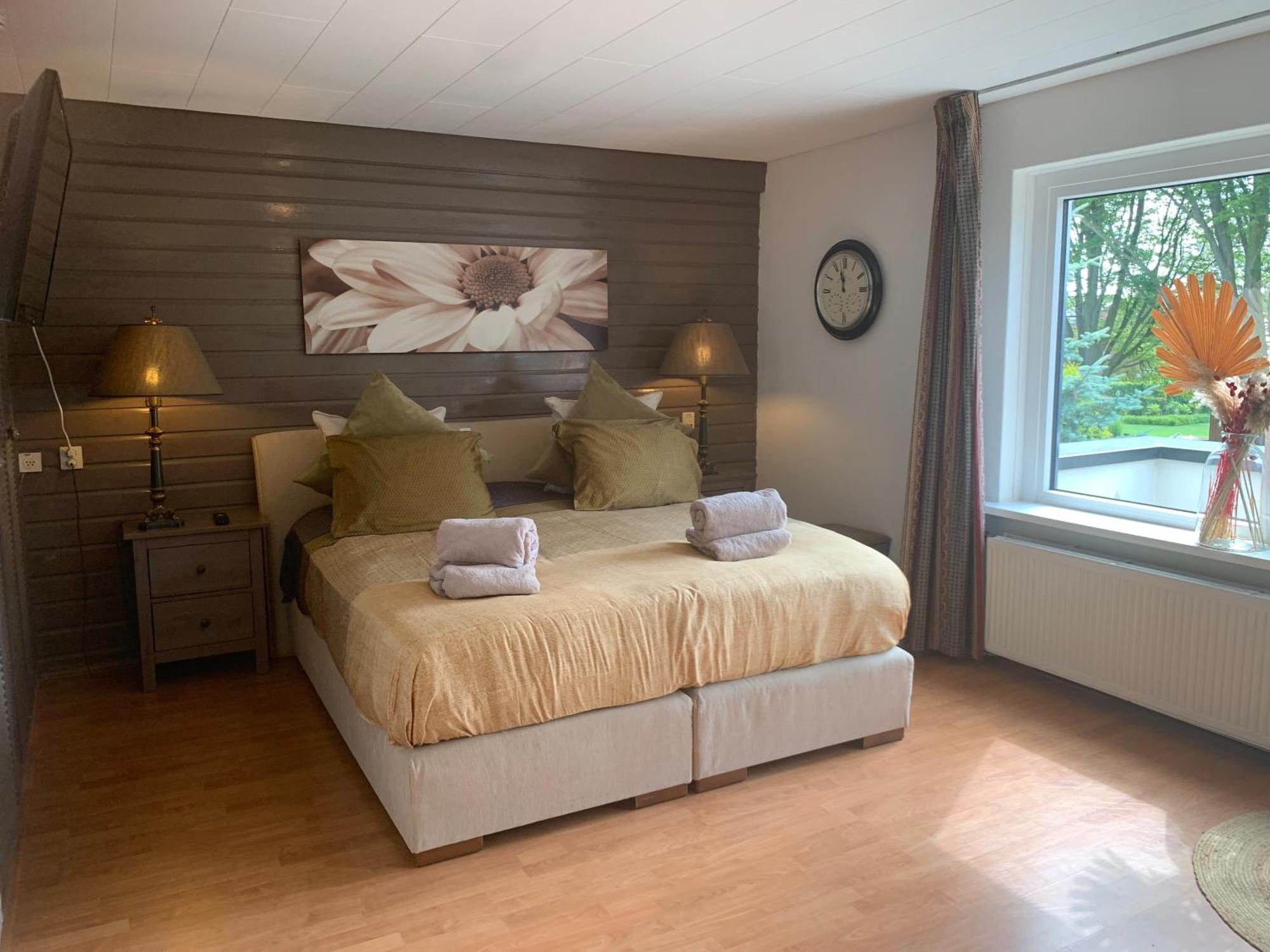 Comfortabele Familie Suite Met 2 Slk, Speelzolder, Balkon, Airco Den Ham Exterior foto